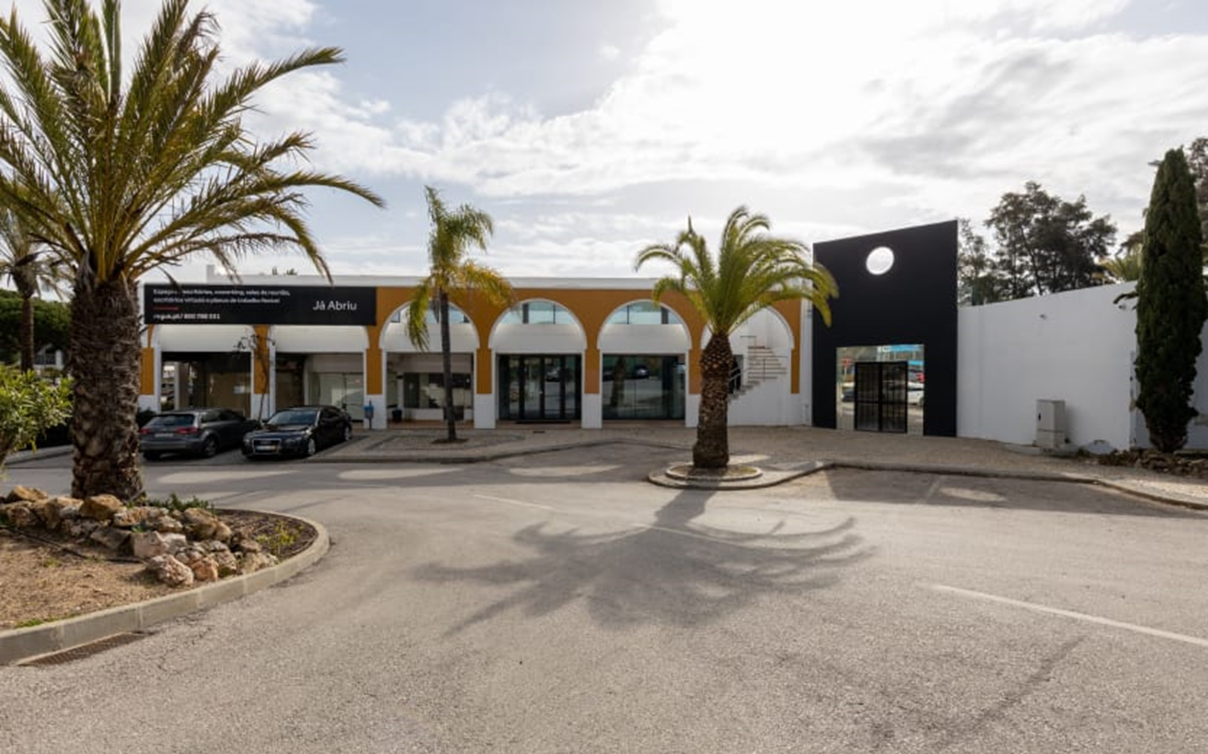 Setubal Agency Exterior