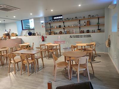 Transfer of Coffee Shop/Grocery Store right in the Center of Leiria