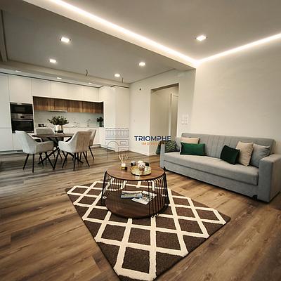Fully renovated 3-bedroom apartment with open balcony and dual aspect